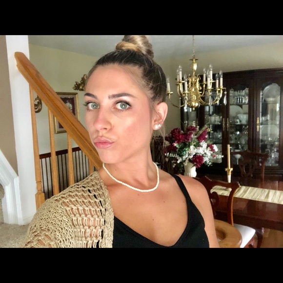 Meet your Posher, Nicole - Picture 1 of 1